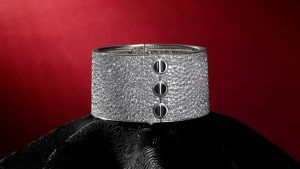 Желтый бриллиант весом 26 карат и украшения Cartier на аукционе Bonhams в Гонконге