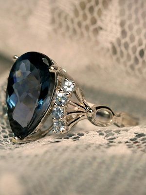 кольцо с сапфиром