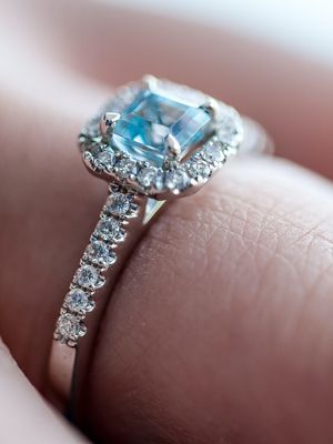 кольцо с сапфиром