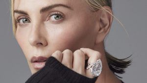 Dior назначает Шарлиз Терон послом средств по уходу за кожей и ювелирных украшений
