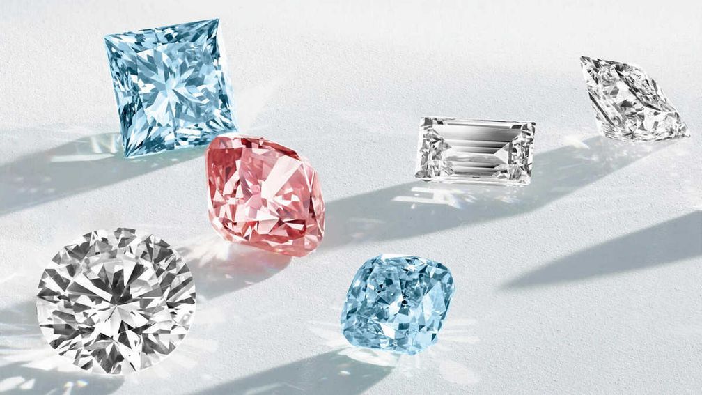 Источник: https://nationaljeweler.com/articles/12904-lab-grown-diamond-brand-lightbox-cuts-prices-by-25-to-40 Подборка выращенных в лаборатории бриллиантов Lightbox фантазийной огранки