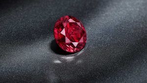 Красный бриллиант бьет рекорды на аукционе Phillips в Женеве Красный бриллиант бьет рекорды на аукционе Phillips в Женеве