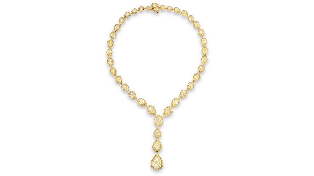 Это ожерелье от Harry Winston украшено фантазийными желтыми бриллиантами грушевидной формы Это ожерелье от Harry Winston украшено фантазийными желтыми бриллиантами грушевидной формы