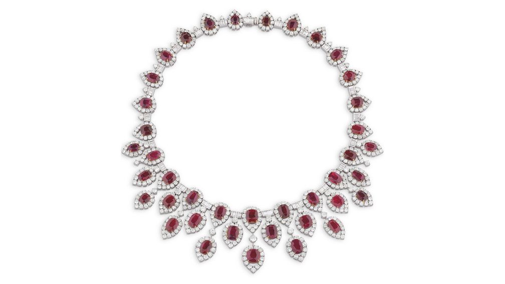 Ожерелье с бриллиантами и бирманскими рубинами Ожерелье с бриллиантами и бирманскими рубинами