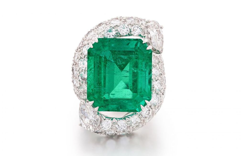 Кольцо с изумрудом и бриллиантами, оценка: 150 000–250 000 долларов