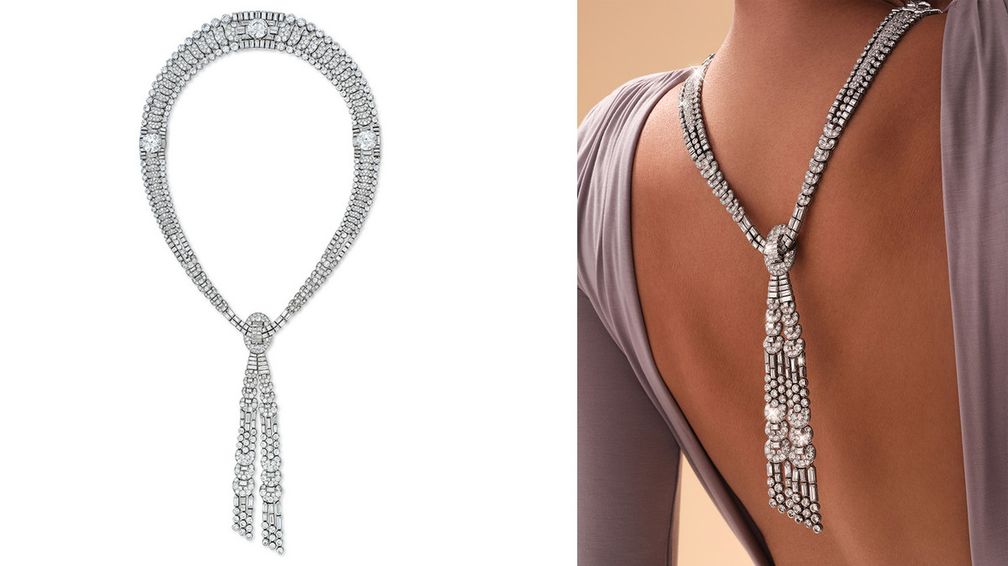 Ожерелье-галстук от Van Cleef & Arpels состоит из градуированных звеньев, инкрустированных бриллиантами различной огранки, а удлиненные мотивы кисточек частично вращаются в зависимости от типа ношения 