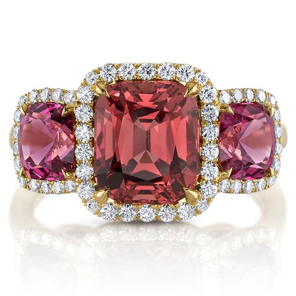 Кольцо из желтого золота 18 карат с персиковым и малайскими гранатами от Omi Privé Кольцо из желтого золота 18 карат с персиковым и малайскими гранатами от Omi Privé