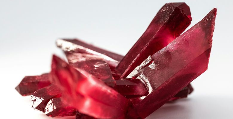 Рубиновые украшения для Близнецов: подходят или нет?