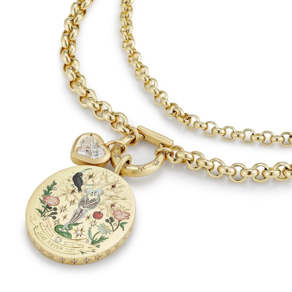 «Маятник влюбленных» от Cece Jewellery из золота 18 карат с выемчатой эмалью, бриллиантами, рубинами и сапфирами