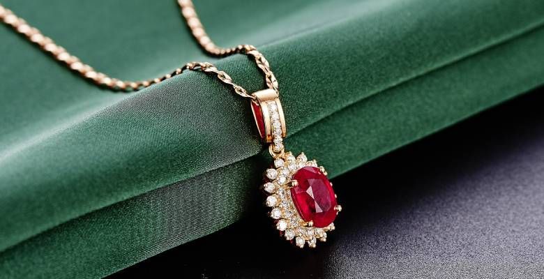 Рубиновые украшения для Скорпионов: подходят или нет?