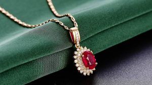 Рубиновые украшения для Скорпионов: подходят или нет?