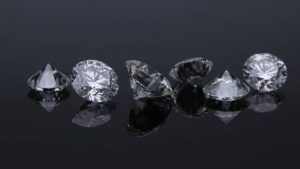 Украшения с бриллиантами для Дев: подходят или нет?