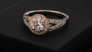 Украшения с бриллиантами для Стрельцов: подходят или нет?