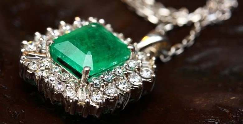 Украшения с изумрудами для Скорпионов: подходят или нет?