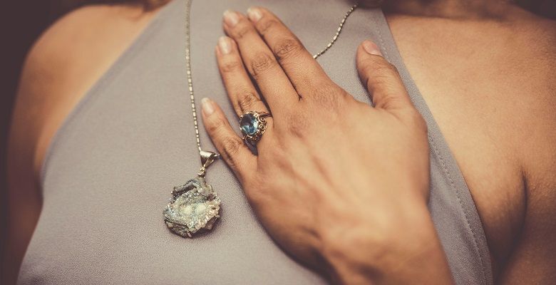 Украшения с аквамарином для Водолеев: подходят или нет?