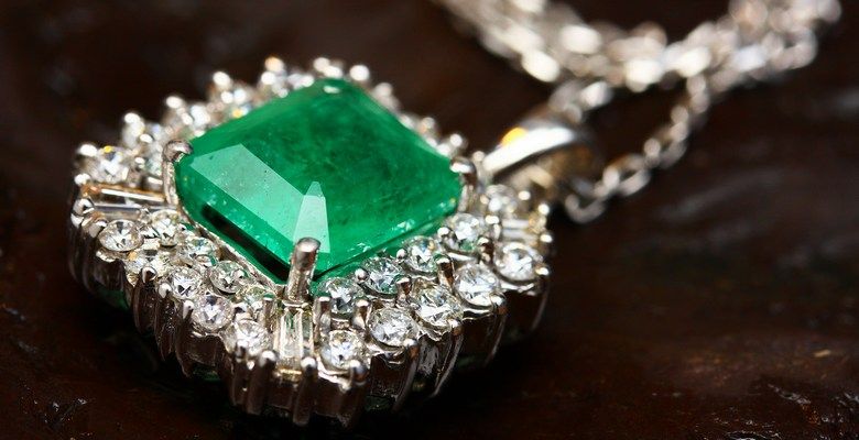 Украшения с изумрудами для Львов: подходят или нет?
