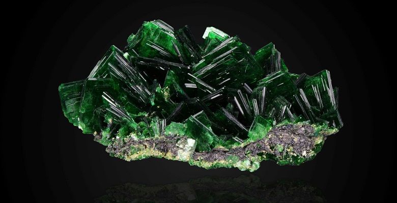 Украшения с изумрудами для Рыб: подходят или нет?