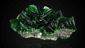 Украшения с изумрудами для Рыб: подходят или нет?