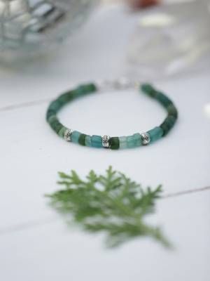 браслет с изумрудом