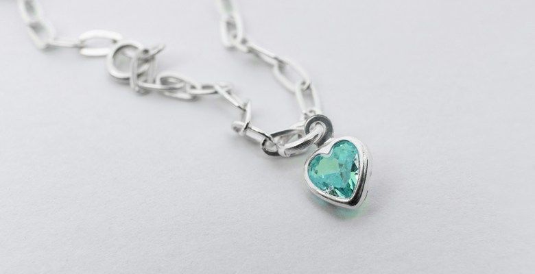 Украшения с изумрудами для Весов: подходят или нет?