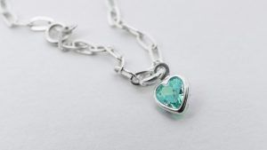 Украшения с изумрудами для Весов: подходят или нет?