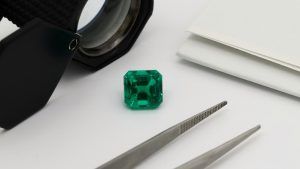 Украшения с изумрудами для Водолея: подходят или нет?