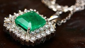 Украшения с изумрудами для Близнецов: подходят или нет?