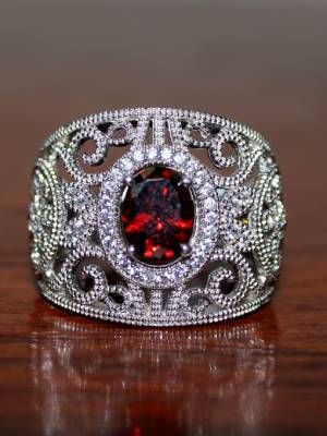 кольцо с бриллиантом