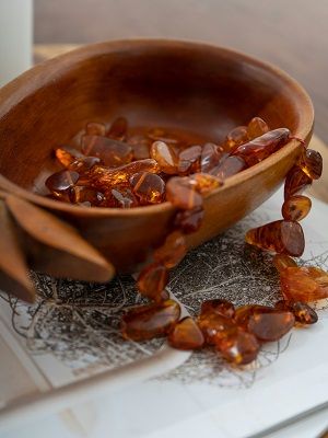 бусы с янтарем