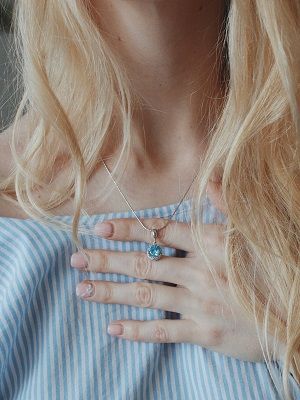 подвеска с аквамарином