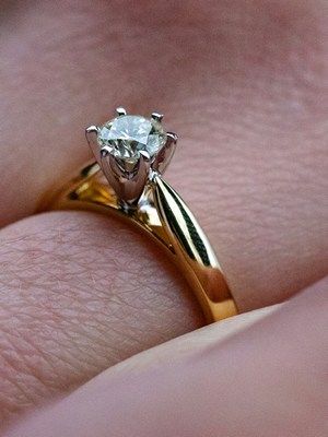 кольцо с бриллиантом