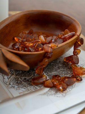 бусы с янтарем