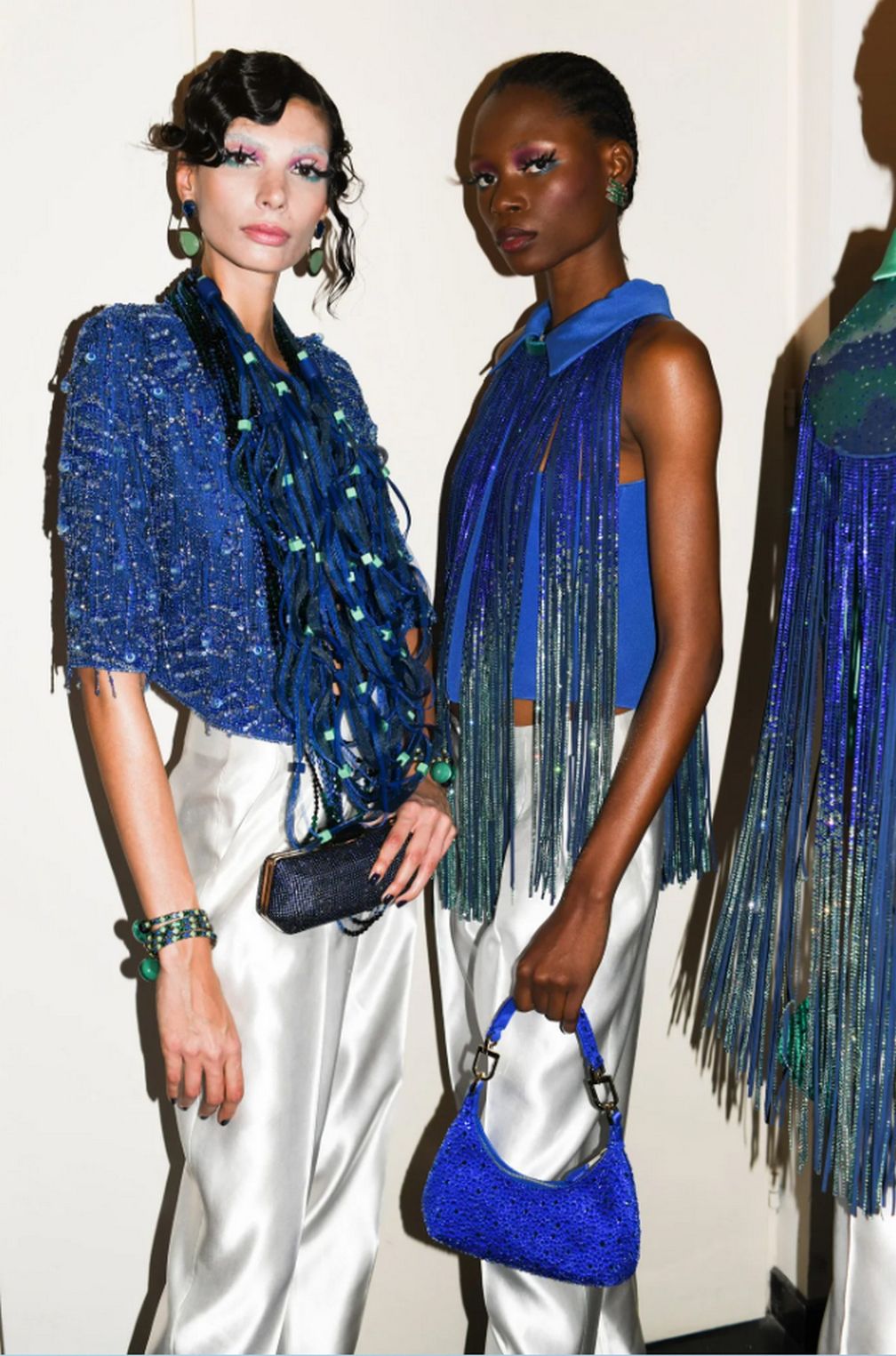 За кулисами показа Giorgio Armani RTW весна – 2024 За кулисами показа Giorgio Armani RTW весна – 2024