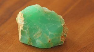Хризопраз: Зеленый драгоценный камень с богатой историей