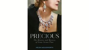 Эксперт по ювелирным украшениям Хелен Молсворт выпустит свою первую книгу