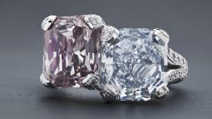 Кольцо с голубым и розовым бриллиантами продано за $ 3,7 млн