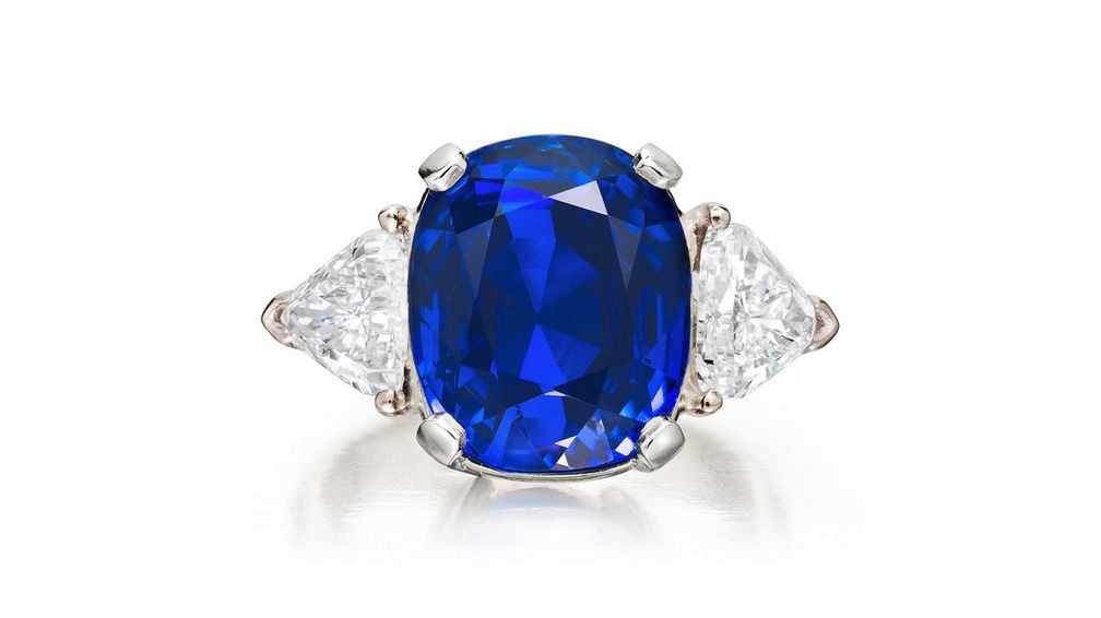 Кольцо с цейлонским сапфиром весом около 12 карат Кольцо с цейлонским сапфиром весом около 12 карат