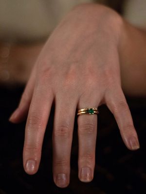 кольцо с изумрудом