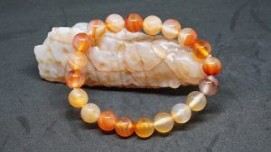 Украшения из оникса для Дев: подходят или нет?