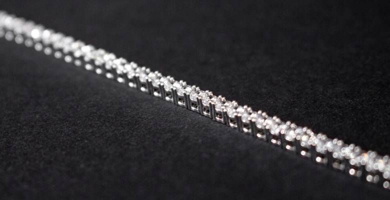 Теннисный браслет: что это такое, кто и как его носит