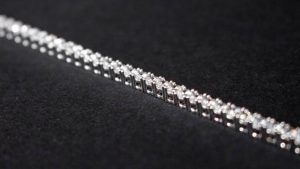 Теннисный браслет: что это такое, кто и как его носит