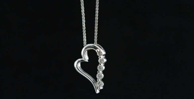 Украшения с цирконом для Близнецов: подходят или нет?