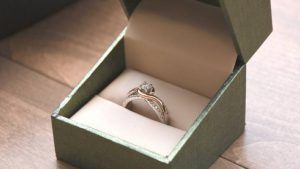 Украшения с цирконом для Львов: подходят или нет?