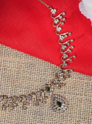 колье с цирконом