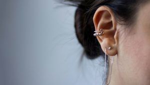Зарастают ли уши, если долго не носить серьги