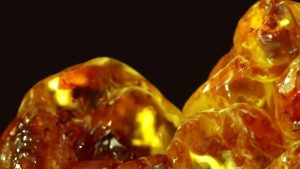 Янтарные украшения для Дев: подходят или нет?