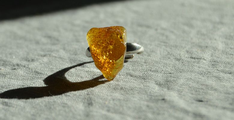 Янтарные украшения для Стрельцов: подходят или нет?