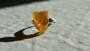 Янтарные украшения для Стрельцов: подходят или нет?