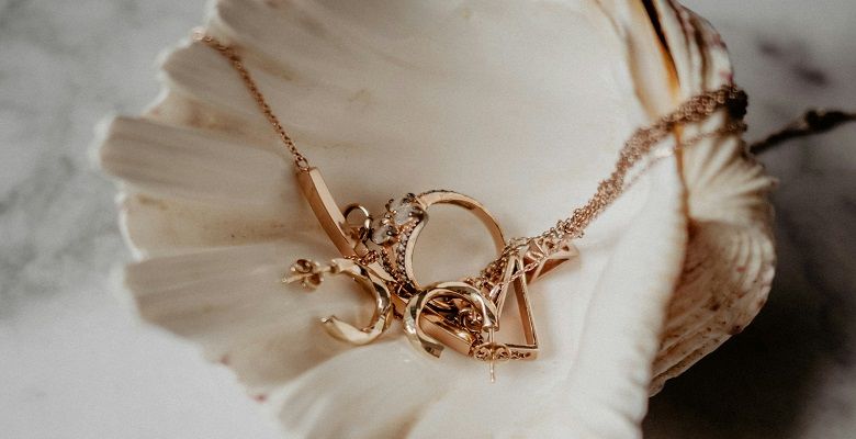 Почему побелело золото и что с этим делать?