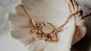 Почему побелело золото и что с этим делать?